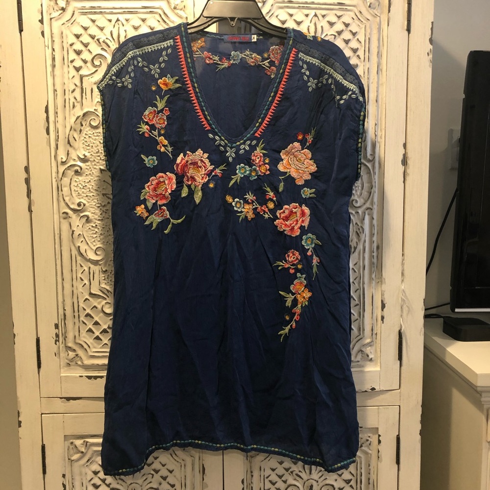 Johnny Was pretty blue rayon top size medium
